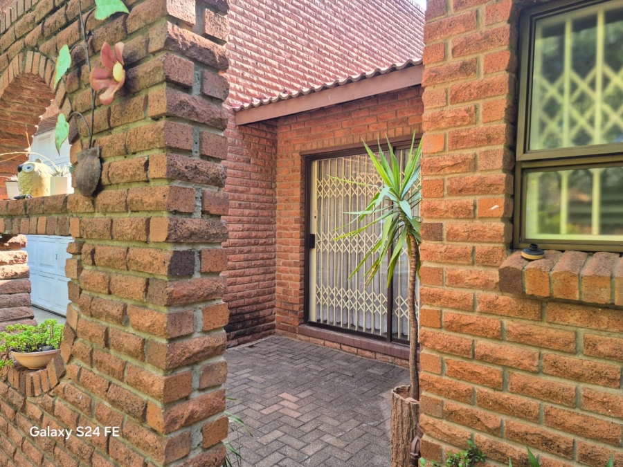 3 Bedroom Property for Sale in Safari Gardens North West